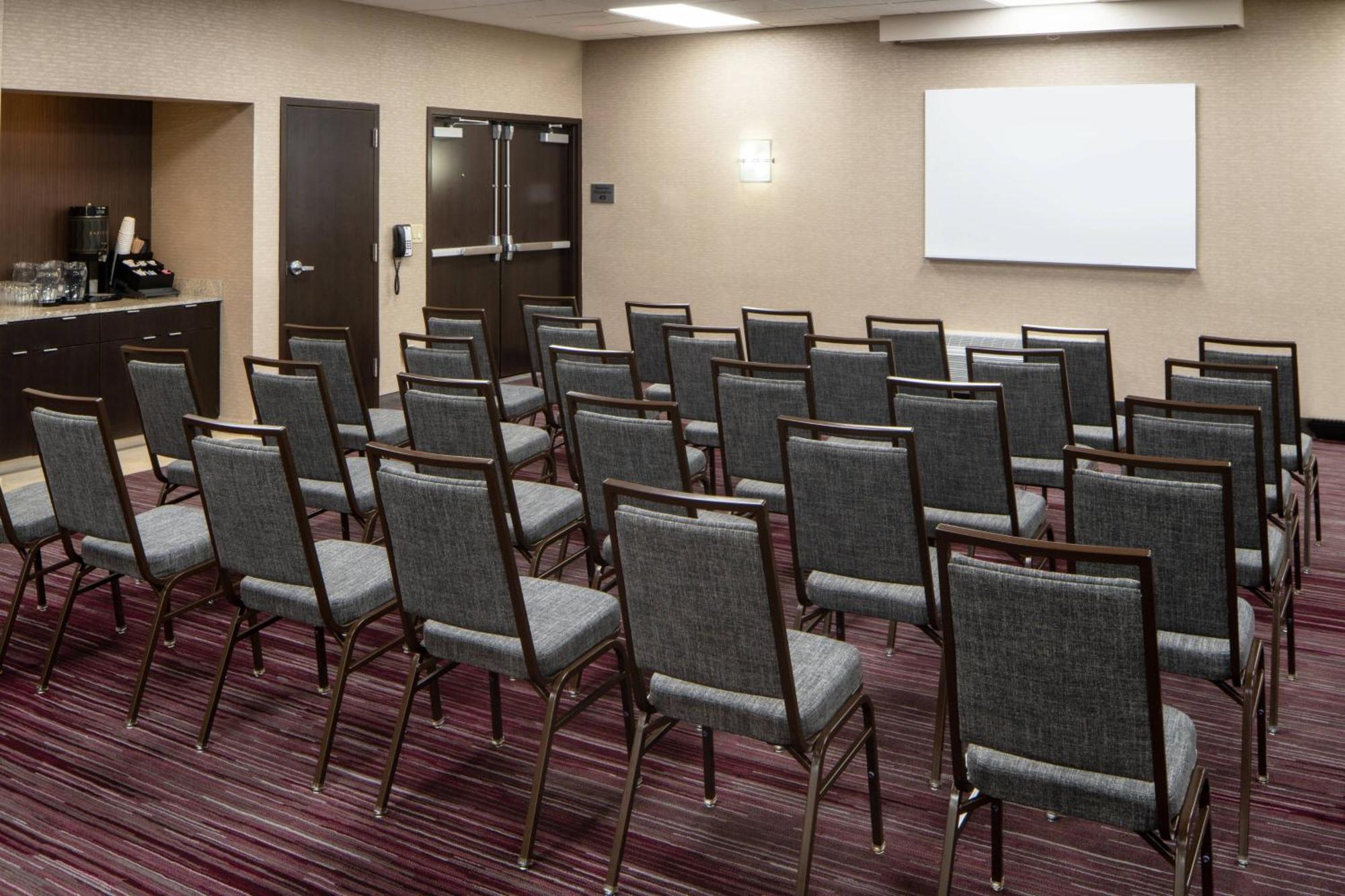 Courtyard By Marriott Nashville Airport Exterior photo