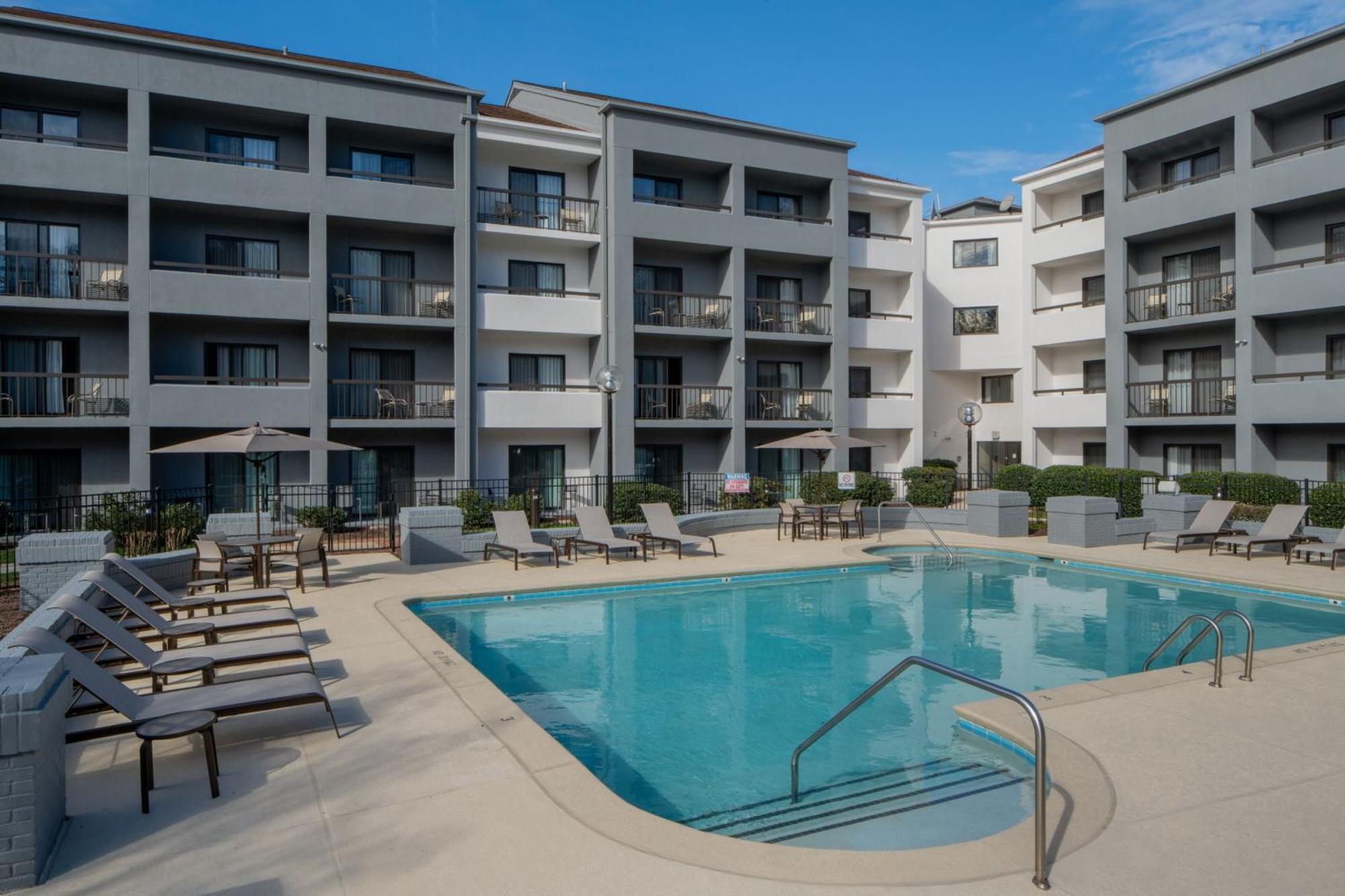 Courtyard By Marriott Nashville Airport Exterior photo