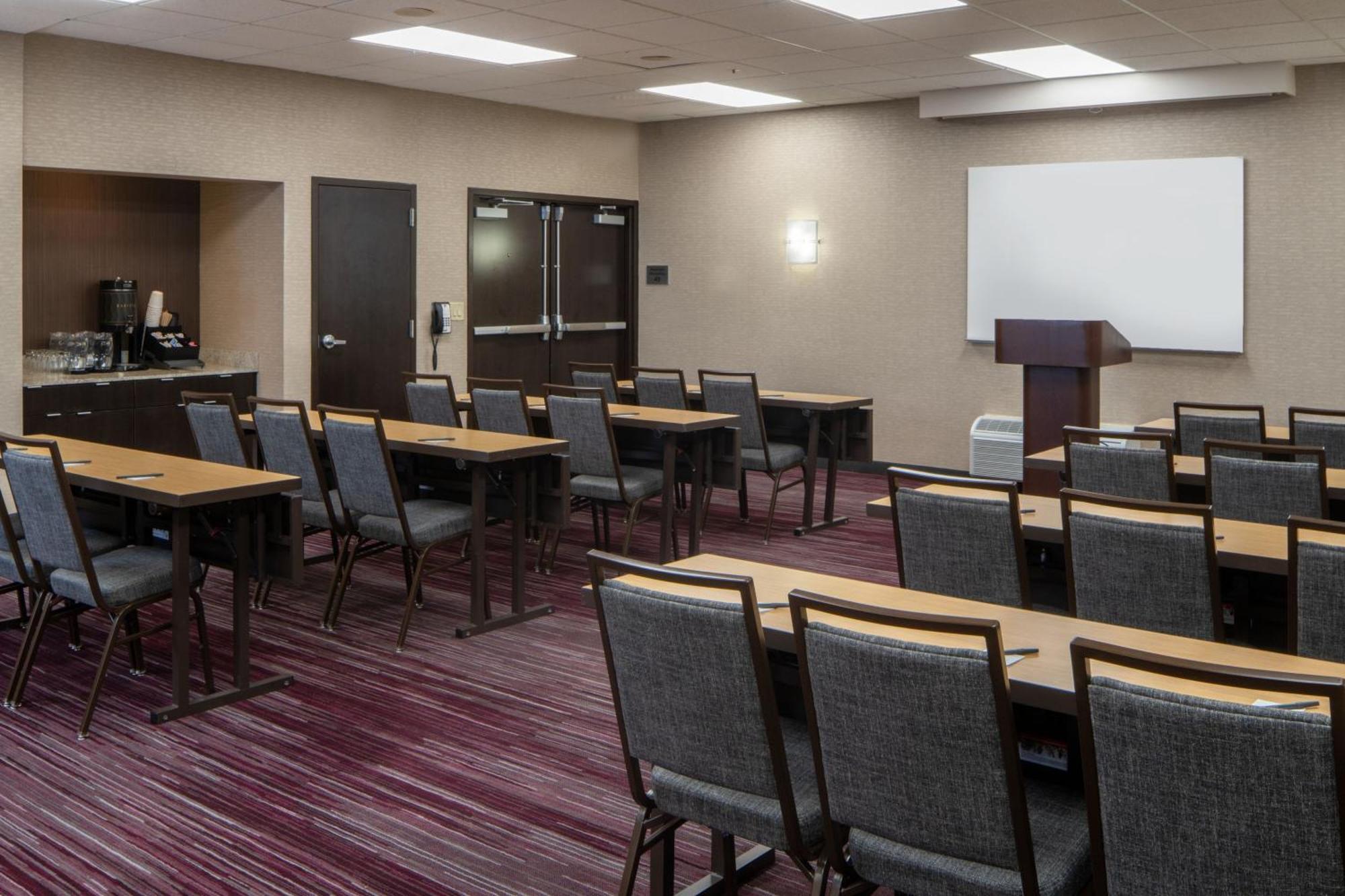 Courtyard By Marriott Nashville Airport Exterior photo