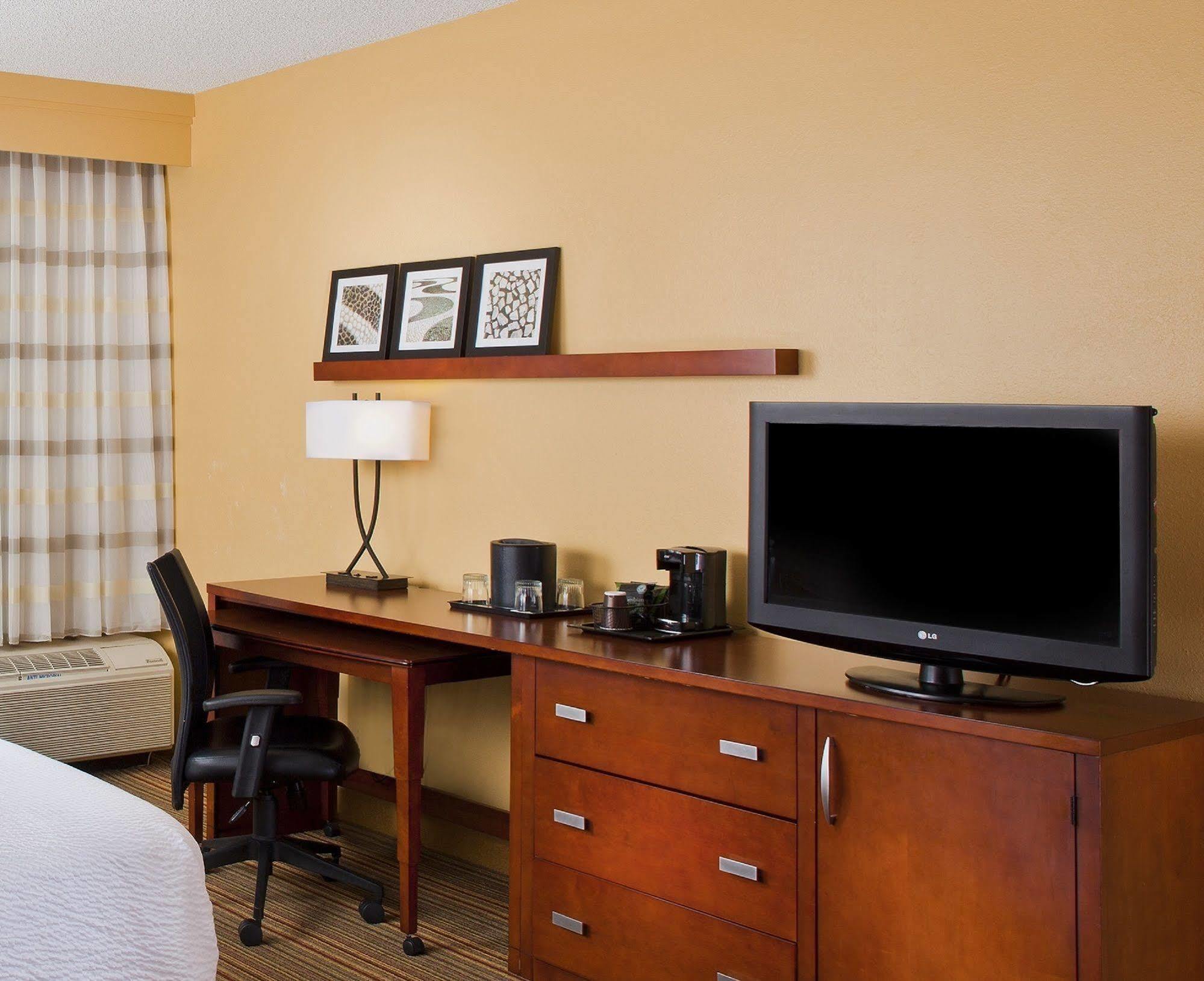 Courtyard By Marriott Nashville Airport Exterior photo